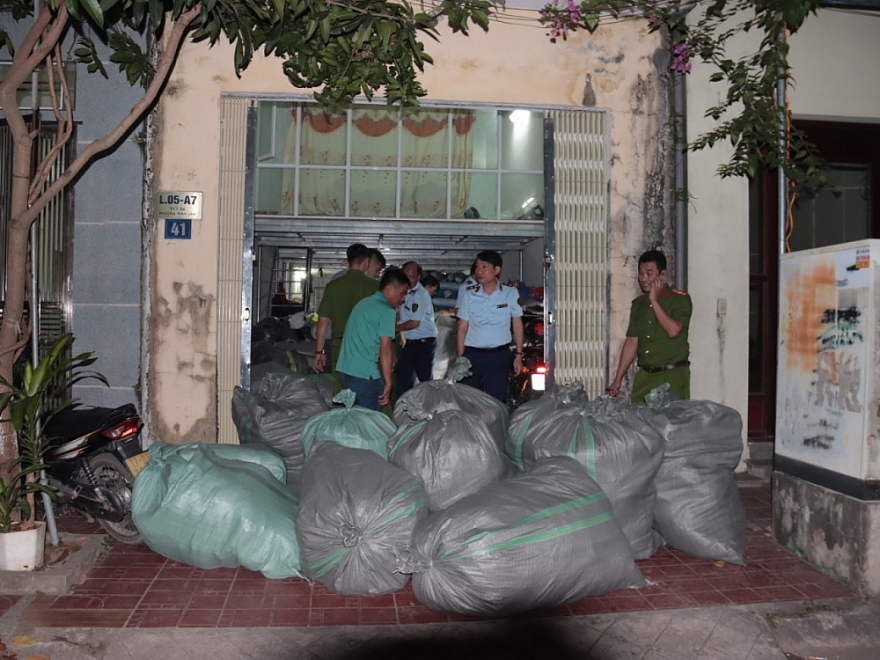 Thái Bình: Khởi tố vụ án sản xuất, kinh doanh quần áo giả mạo nhãn hiệu THE NORTH FACE Thái Bình: Khởi tố vụ án sản xuất, kinh doanh quần áo giả mạo nhãn hiệu THE NORTH FACE