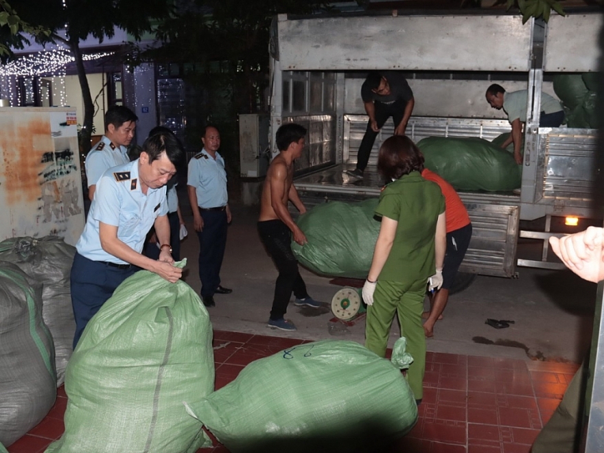 Thái Bình: Khởi tố vụ án sản xuất, kinh doanh quần áo giả mạo nhãn hiệu THE NORTH FACE Thái Bình: Khởi tố vụ án sản xuất, kinh doanh quần áo giả mạo nhãn hiệu THE NORTH FACE