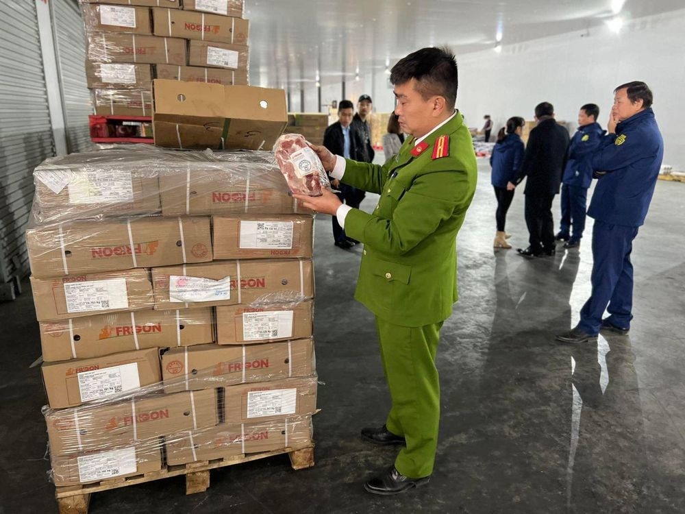 QLTT Hà Nội tiêu hủy hơn 20 tấn thịt bò đông lạnh không rõ nguồn gốc QLTT Hà Nội tiêu hủy hơn 20 tấn thịt bò đông lạnh không rõ nguồn gốc