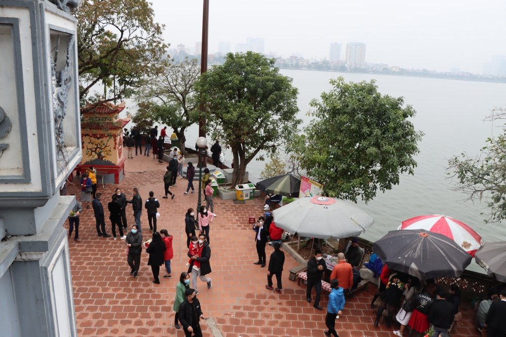 Phủ Tây Hồ mở cửa trở lại đón người dân đến chiêm bái và tham quan Phủ Tây Hồ mở cửa trở lại đón người dân đến chiêm bái và tham quan