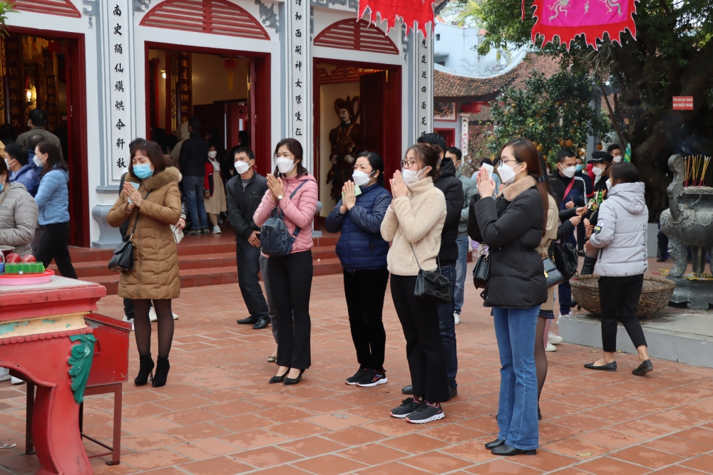 Phủ Tây Hồ mở cửa trở lại đón người dân đến chiêm bái và tham quan Phủ Tây Hồ mở cửa trở lại đón người dân đến chiêm bái và tham quan