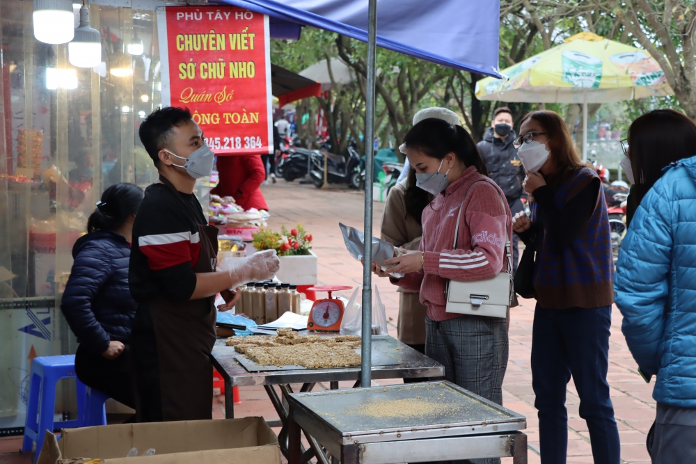 Phủ Tây Hồ mở cửa trở lại đón người dân đến chiêm bái và tham quan Phủ Tây Hồ mở cửa trở lại đón người dân đến chiêm bái và tham quan