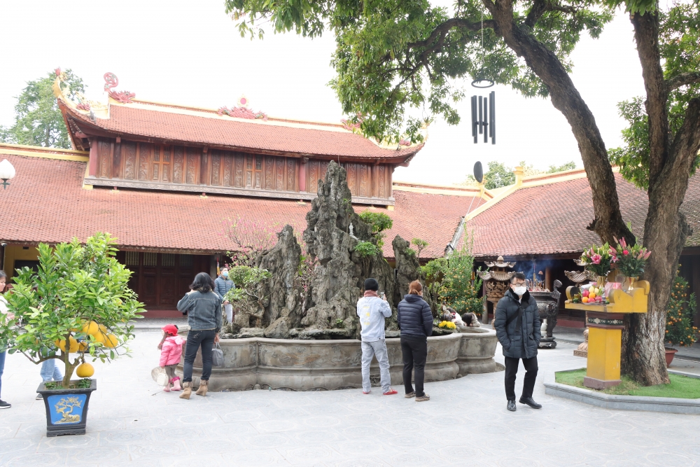 Phủ Tây Hồ mở cửa trở lại đón người dân đến chiêm bái và tham quan Phủ Tây Hồ mở cửa trở lại đón người dân đến chiêm bái và tham quan