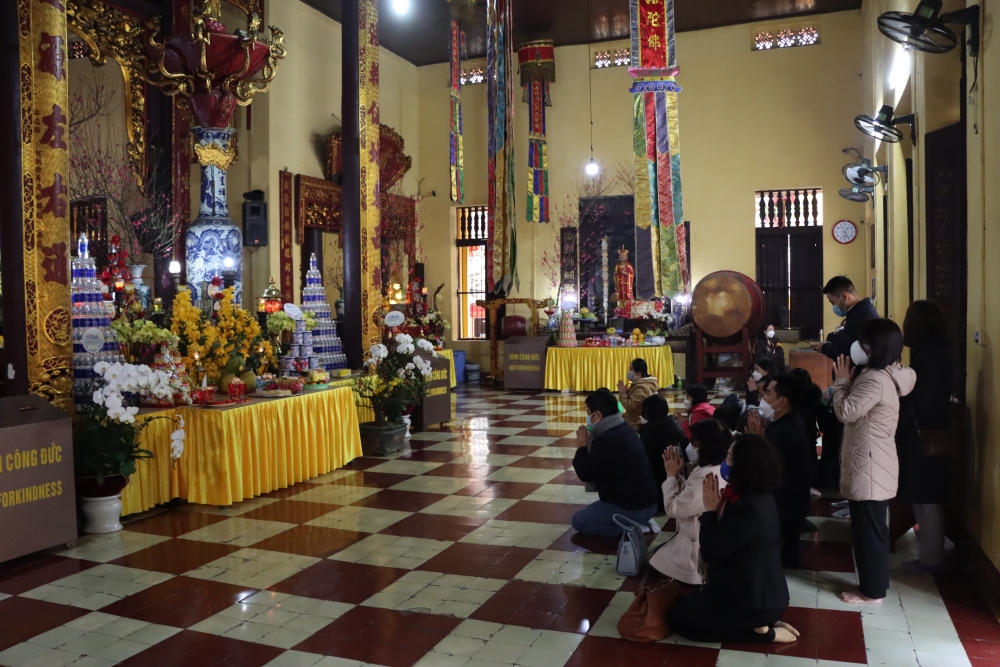 Phủ Tây Hồ mở cửa trở lại đón người dân đến chiêm bái và tham quan Phủ Tây Hồ mở cửa trở lại đón người dân đến chiêm bái và tham quan