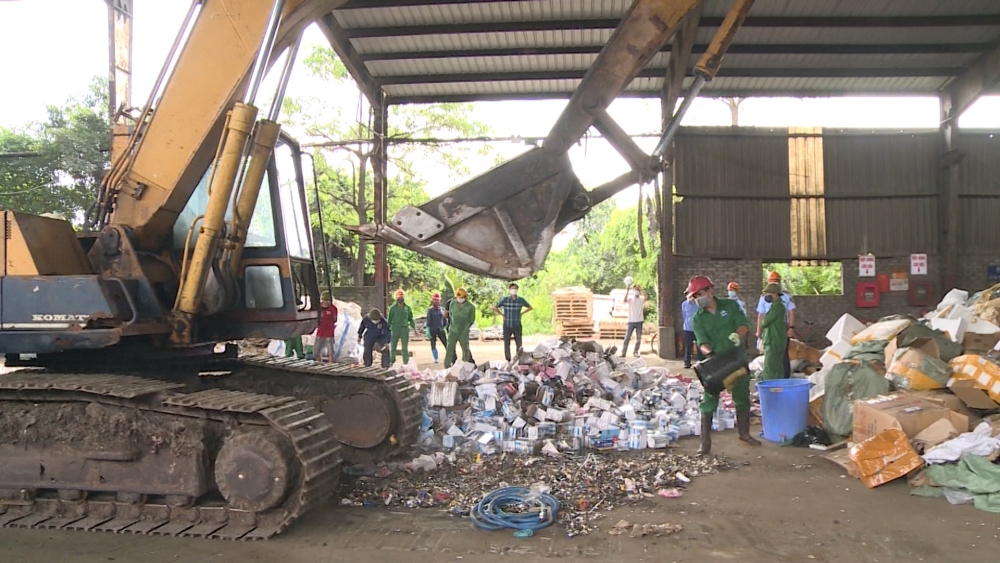 Hà Nội: Tiêu hủy 8 tấn hàng giả, hàng cấm lưu thông