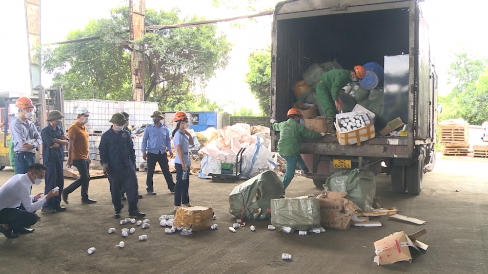 Hà Nội: Tiêu hủy 8 tấn hàng giả, hàng cấm lưu thông