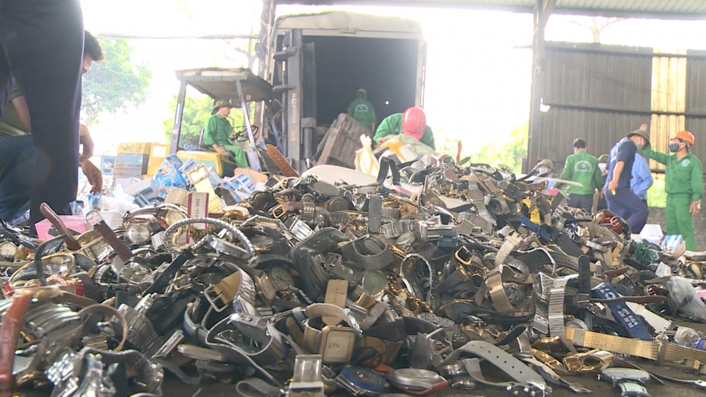 Hà Nội: Tiêu hủy 8 tấn hàng giả, hàng cấm lưu thông