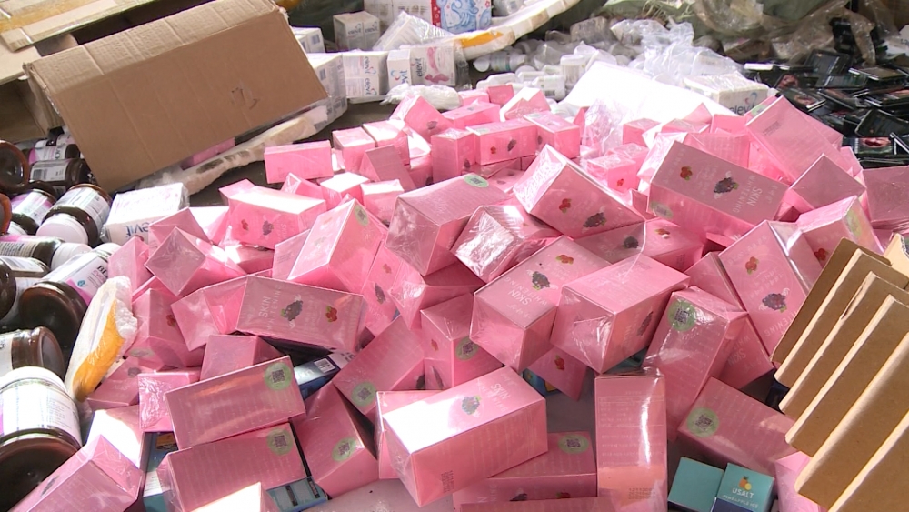 Hà Nội: Tiêu hủy 8 tấn hàng giả, hàng cấm lưu thông