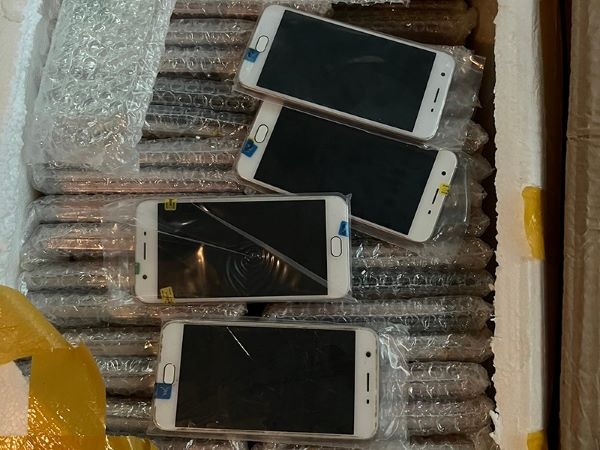 Hà Nội: Thu giữ hơn 5.000 điện thoại di động và linh kiện điện tử nhập lậu