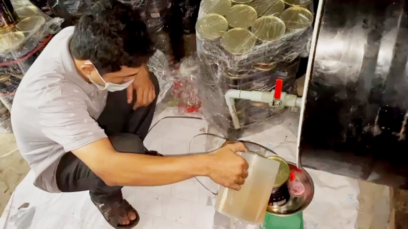 Phát hiện một hộ dân nghi sản xuất dầu nhớt giả tại An Giang
