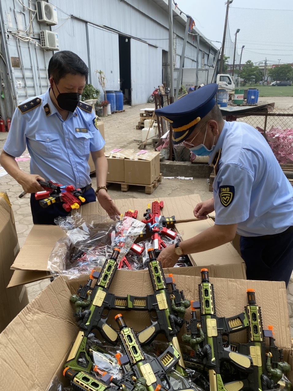 Cục QLTT Hà Nội tăng cường kiểm tra, siết chặt quản lý đồ chơi trẻ em mang tính bạo lực