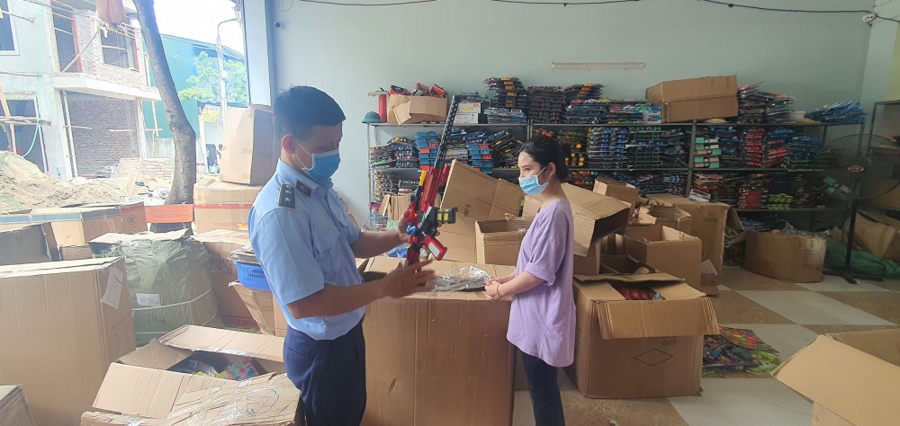 Cục QLTT Hà Nội tăng cường kiểm tra, siết chặt quản lý đồ chơi trẻ em mang tính bạo lực