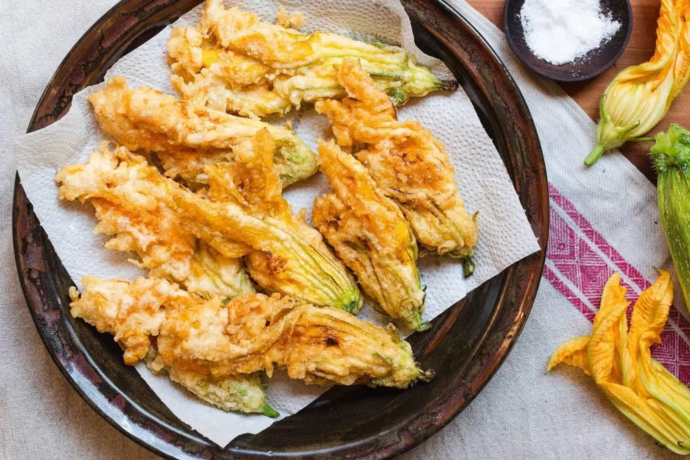 Bánh cam Việt Nam vào top món rán ngon nhất thế giới