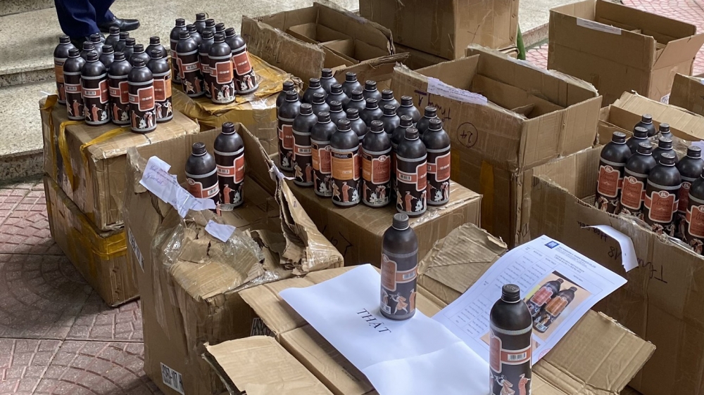 Lĩnh án 30 tháng treo về hành vi buôn bán hàng giả