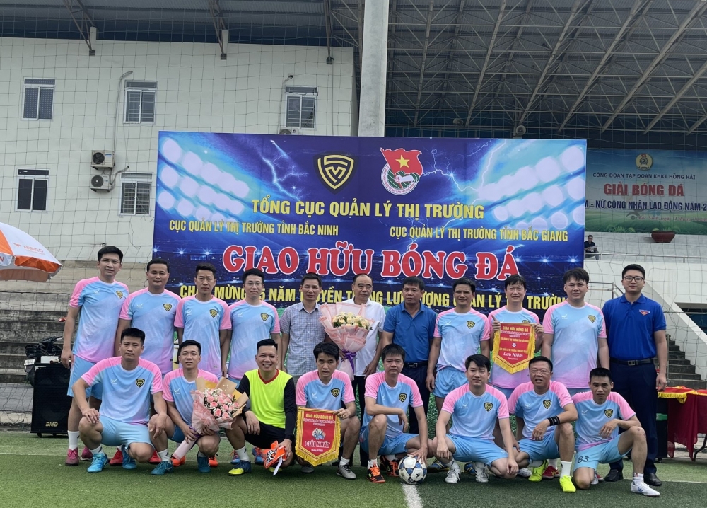 Quản lý thị trường cả nước với nhiều hoạt động chào mừng 65 năm truyền thống lực lượng