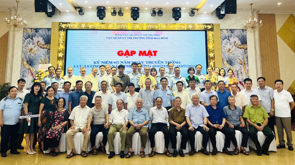 Quản lý thị trường cả nước với nhiều hoạt động chào mừng 65 năm truyền thống lực lượng