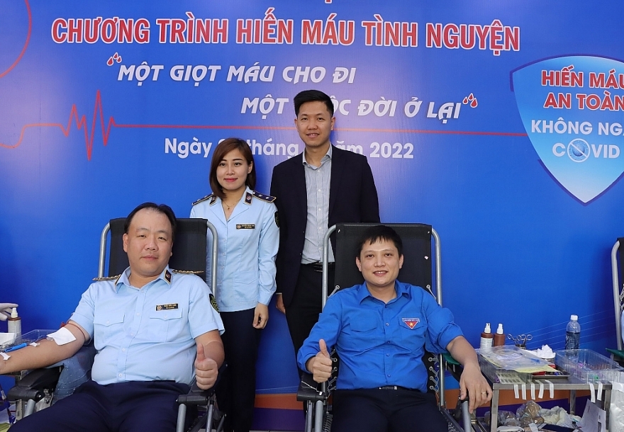 Quản lý thị trường cả nước với nhiều hoạt động chào mừng 65 năm truyền thống lực lượng