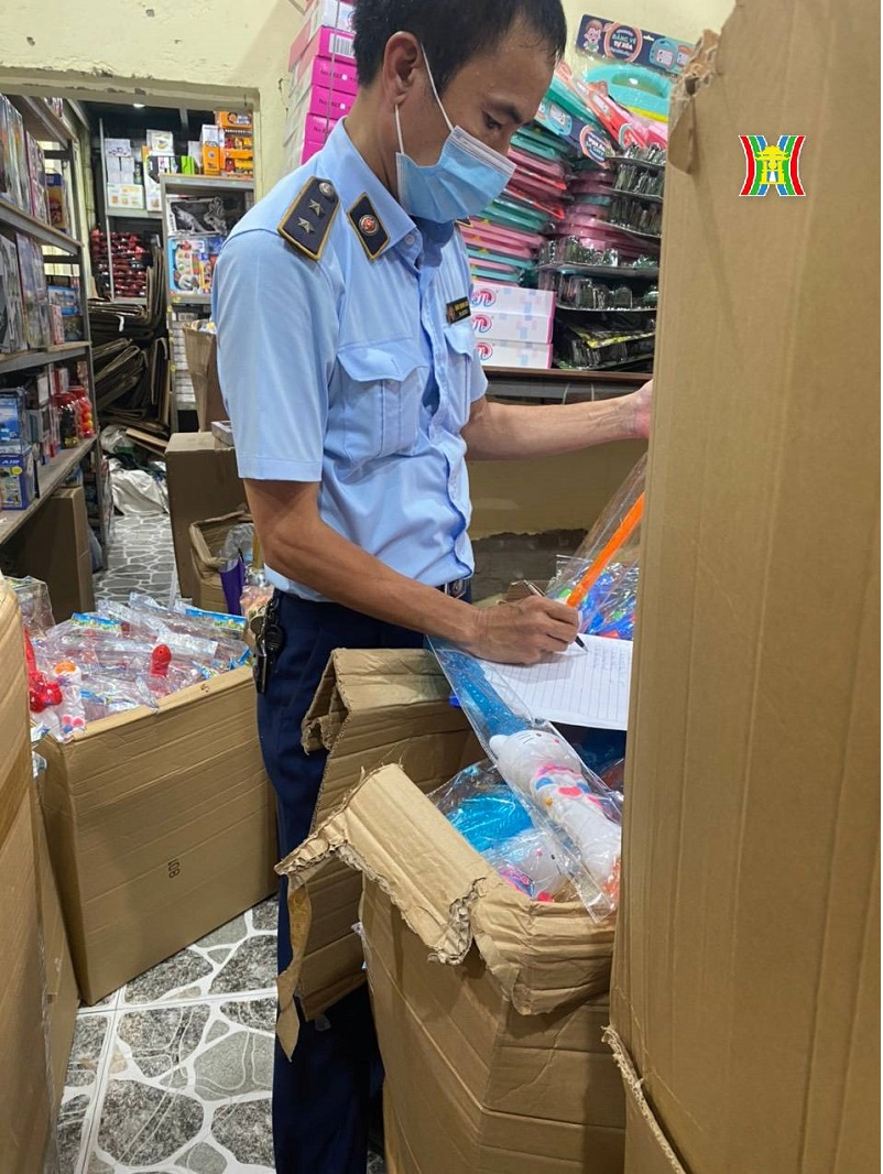 Hà Nội: Thu giữ hơn 700 sản phẩm đồ chơi kích động bạo lực Hà Nội: Thu giữ hơn 700 sản phẩm đồ chơi kích động bạo lực