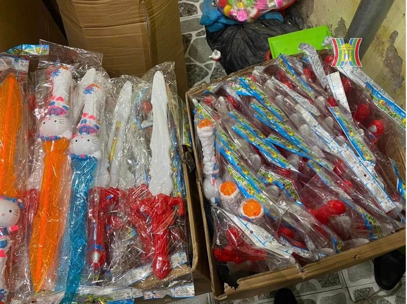 Hà Nội: Thu giữ hơn 700 sản phẩm đồ chơi kích động bạo lực Hà Nội: Thu giữ hơn 700 sản phẩm đồ chơi kích động bạo lực
