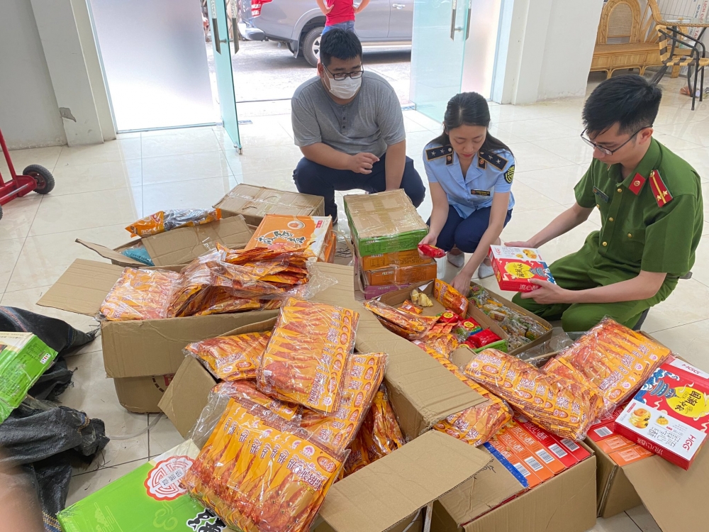 Hà Nội thu giữ hơn 2.000 bánh Trung thu nhập lậu