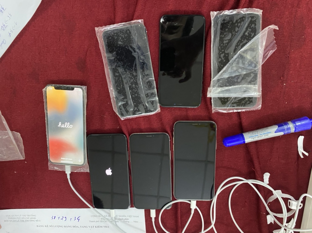 Quản lý thị trường TP.HCM: Bắt lô hàng 600 chiếc iPhone nghi nhập lậu