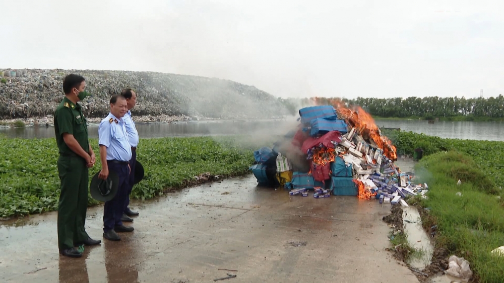 Tiêu hủy gần 55.000 bao thuốc lá nhập lậu, giả nhãn hiệu