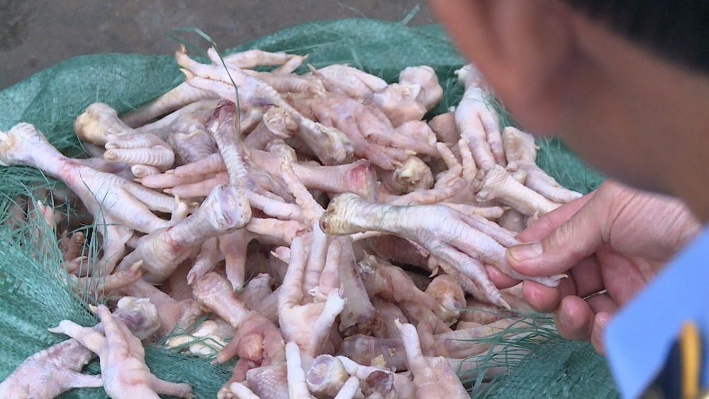 Hà Nội phát hiện hơn 3 tấn chân gà bẩn chuẩn bị tuồn ra thị trường Hà Nội phát hiện hơn 3 tấn chân gà bẩn chuẩn bị tuồn ra thị trường