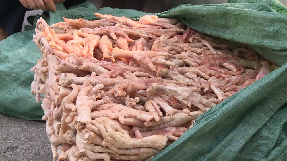 Hà Nội phát hiện hơn 3 tấn chân gà bẩn chuẩn bị tuồn ra thị trường Hà Nội phát hiện hơn 3 tấn chân gà bẩn chuẩn bị tuồn ra thị trường