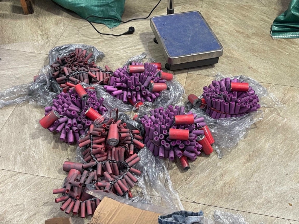 Thu giữ gần 120kg pháo nổ tại chi nhánh giao hàng nhanh