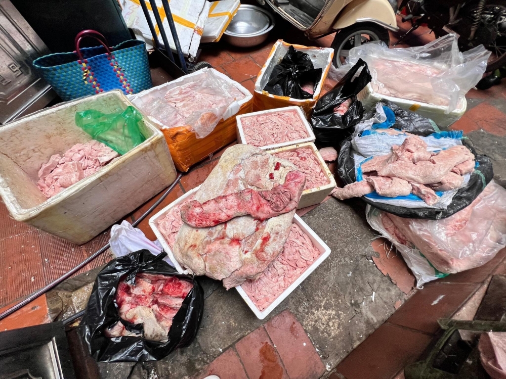 QLTT Hà Nội thu giữ hơn nửa tấn nầm lợn đang trong quá trình phân huỷ