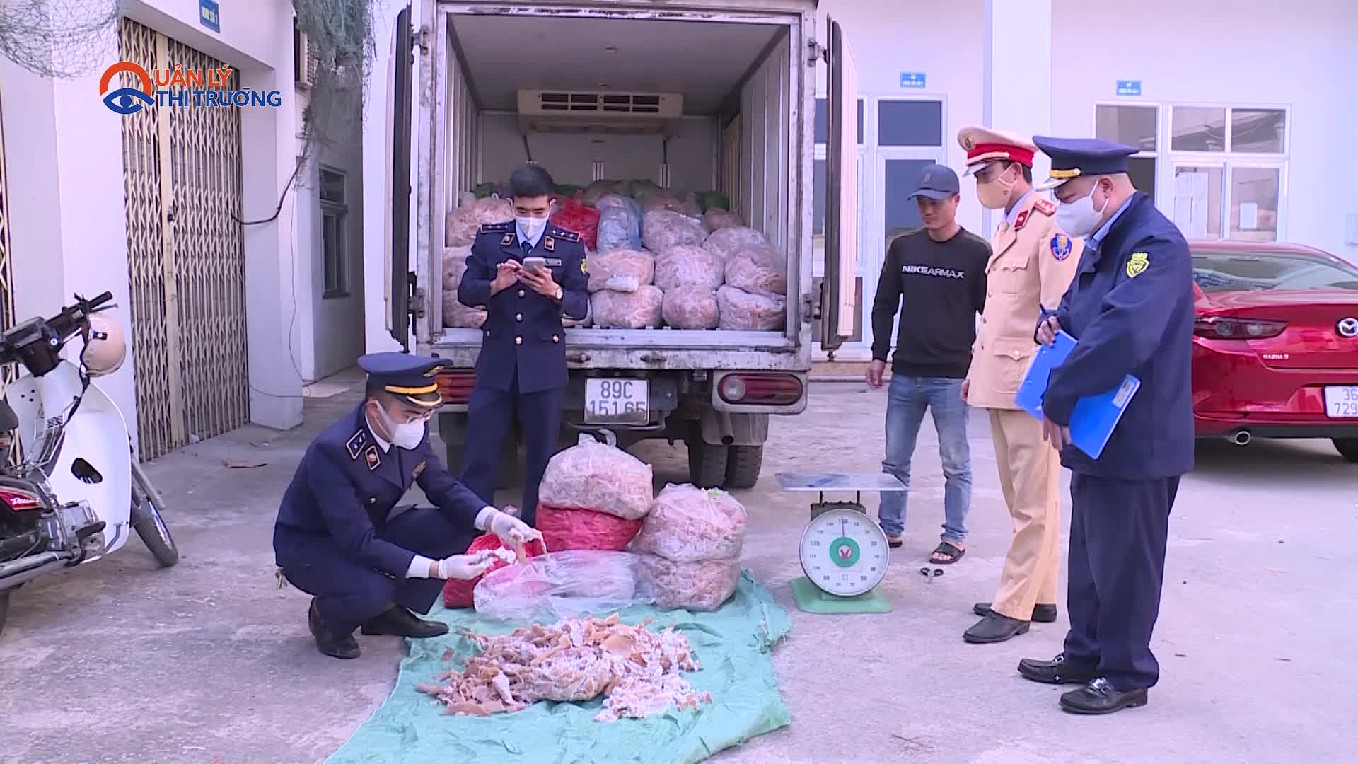 Phát hiện 1,4 tấn bì lợn đông lạnh không rõ nguồn gốc xuất xứ