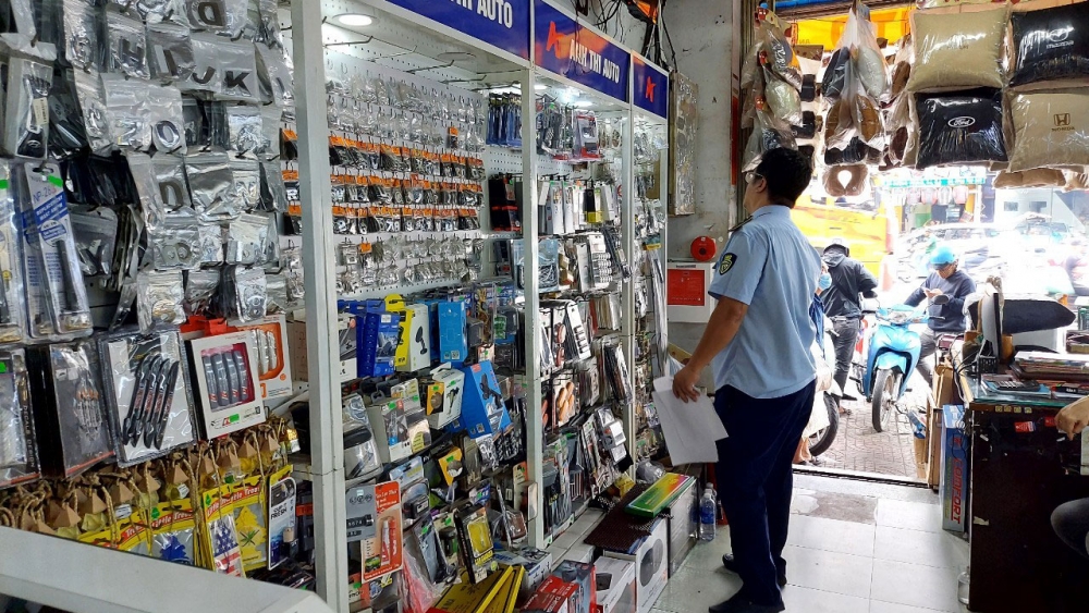 Đồng loạt kiểm tra phố bán linh, phụ kiện ô tô nổi tiếng tại thành phố Hồ Chí Minh