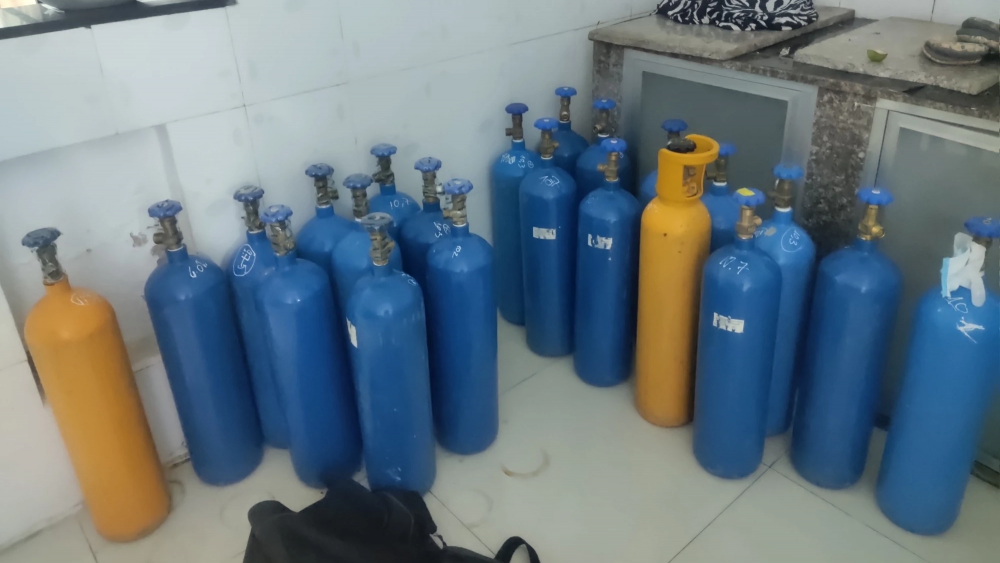 Phát hiện kho khí cười N20 nằm giữa bãi trông giữ phương tiện