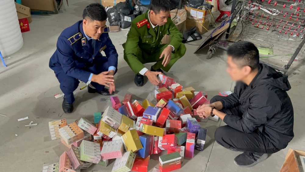 Hà Nội: Thu giữ hàng trăm sản phẩm thuốc lá điện tử