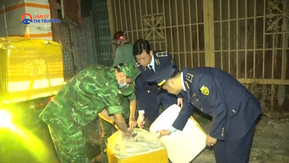 Ngăn chặn 1,7 tấn lòng lợn “bẩn” đang trên đường tiêu thụ