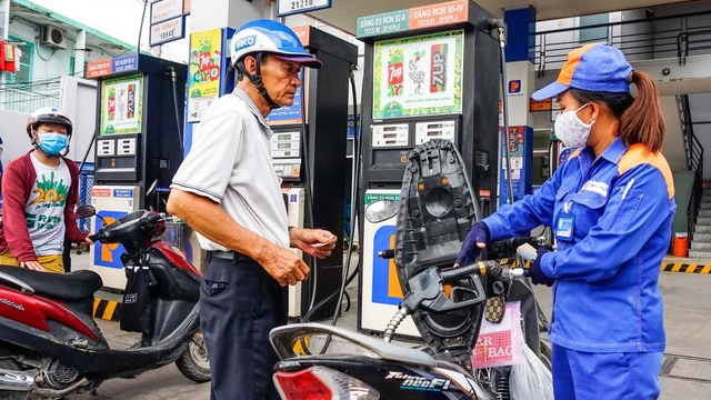 Giá xăng dầu giảm nhẹ tại kỳ điều hành ngày 21/2/2023