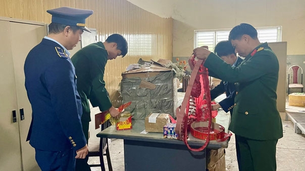 Phóng sự: Ngăn chặn hành vi mua bán pháo trái phép dịp Tết