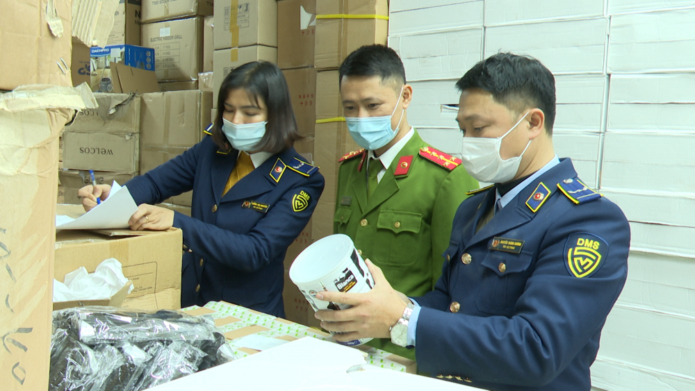 Phóng sự: Người tiêu dùng lo ngại trước các sản phẩm sữa giả, sữa kém chất lượng