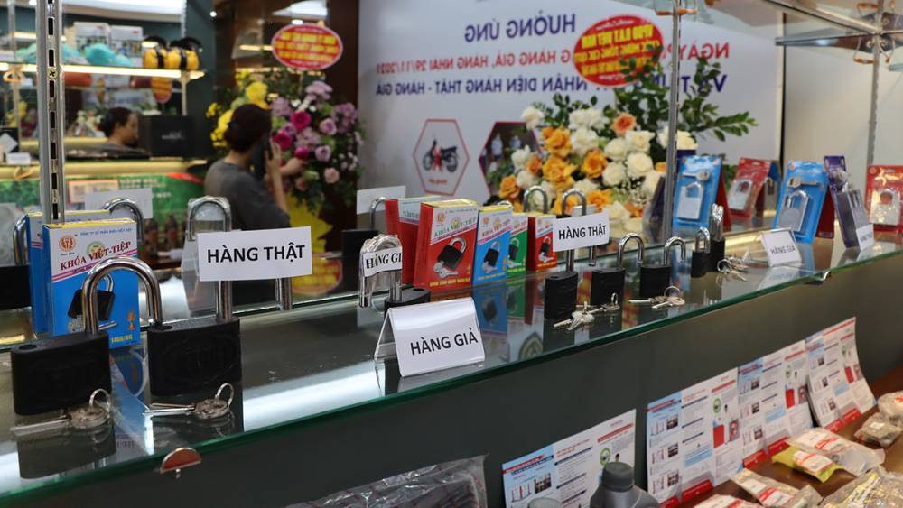 Phóng sự: Chủ động phối hợp đẩy lùi nạn hàng giả, hàng xâm phạm quyền