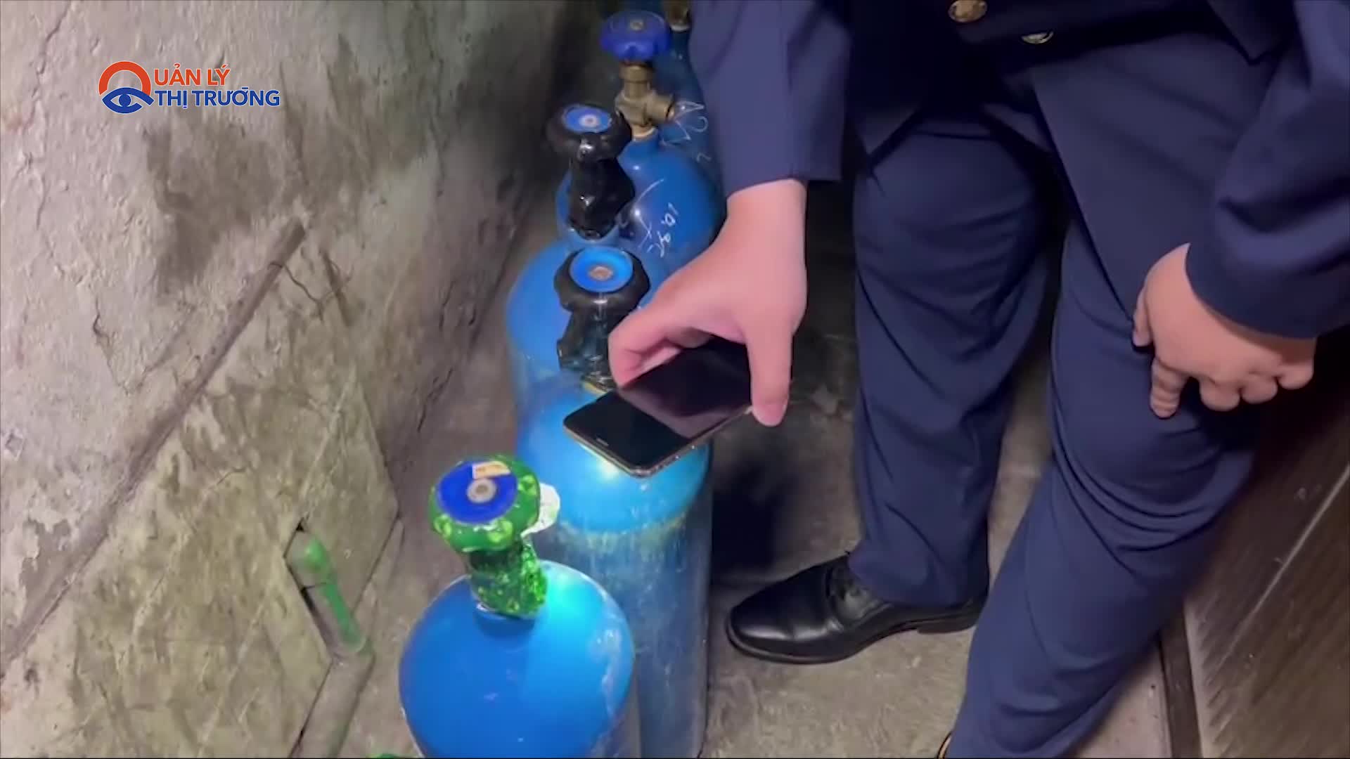 Phát hiện điểm trung chuyển khí cười trong phố cổ