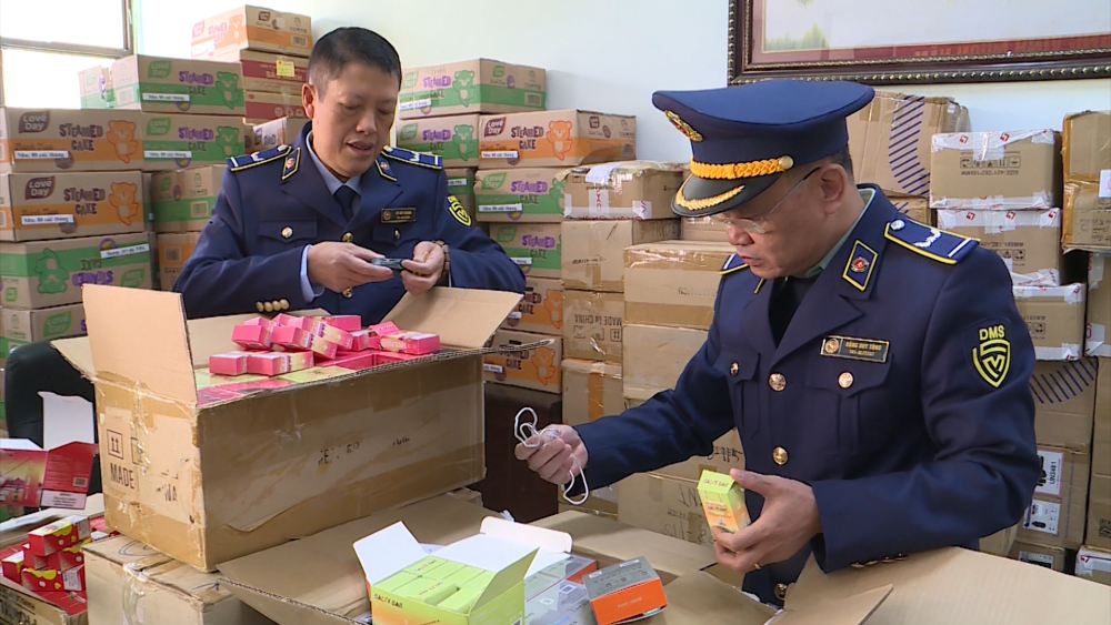 Phóng sự: Bất cập trong xử phạt vi phạm về thuốc lá điện tử