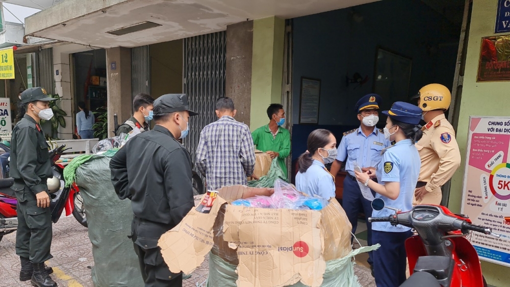 An Giang: Ngăn chặn lô mũ bảo hiểm không ghi nhãn, không gắn dấu hợp quy CR đang lưu thông trên thị trường