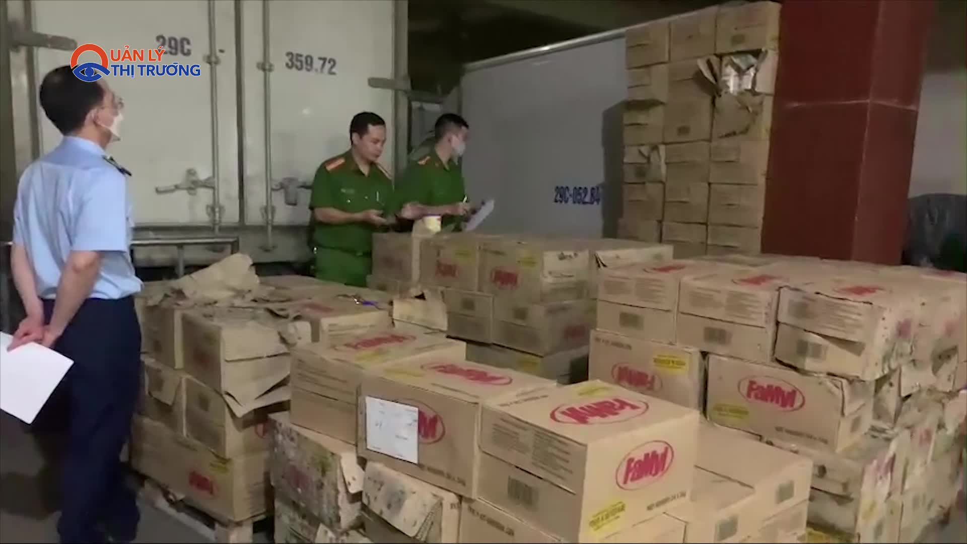 Kiểm tra cơ sở sản xuất kem lớn từ gần 10 tấn nguyên liệu quá hạn sử dụng