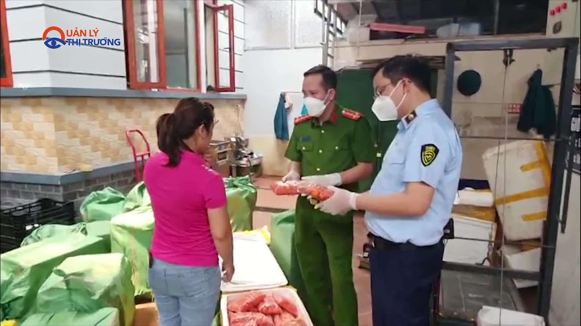 Phát hiện gần 1 tấn trứng non bốc mùi, không rõ nguồn gốc tại Hà Nội