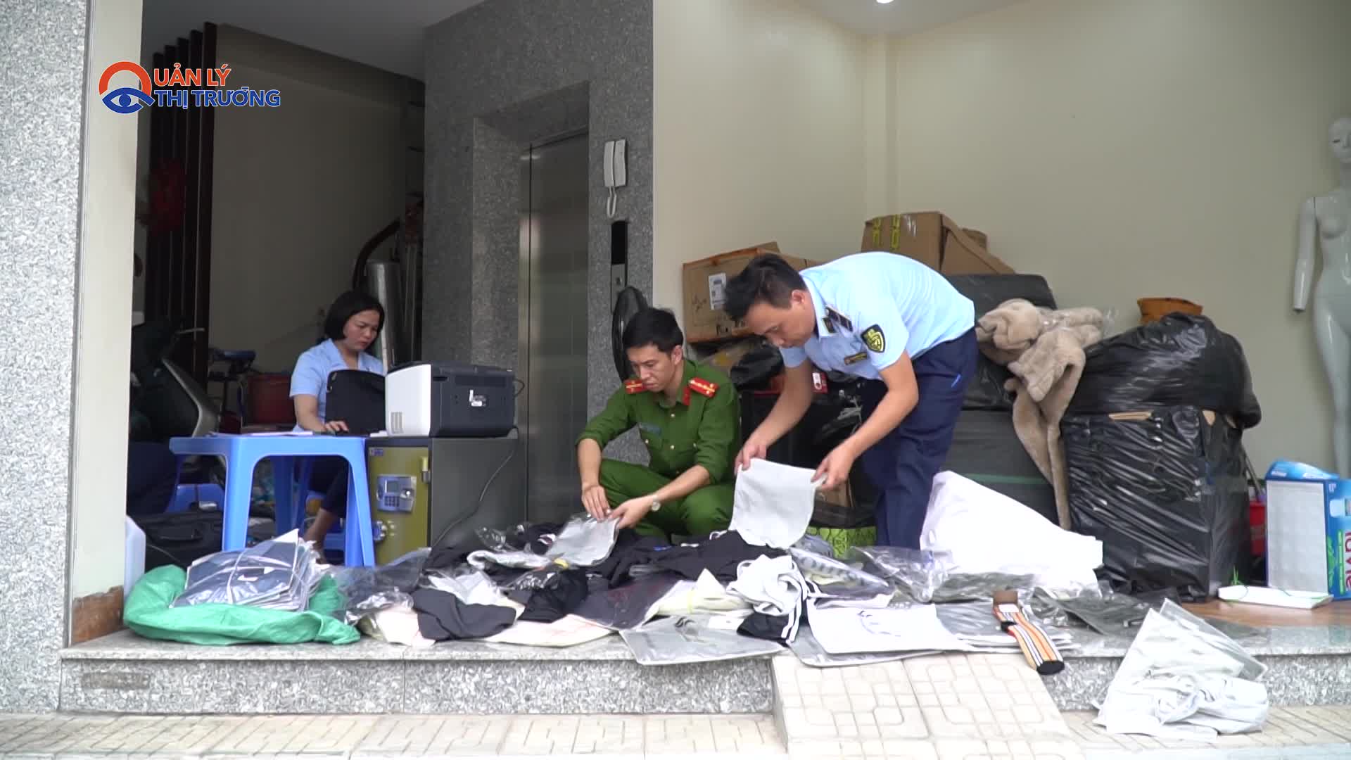 Phát hiện điểm kinh doanh thời trang online, giả các nhãn hiệu nổi tiếng