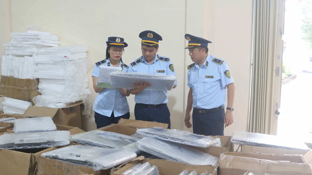 Quảng Bình: Phát hiện lô thiết bị điện tử đã qua sử dụng