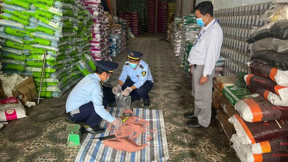 Tiền Giang thu phạt gần 700 triệu đồng trong lĩnh vực phân bón