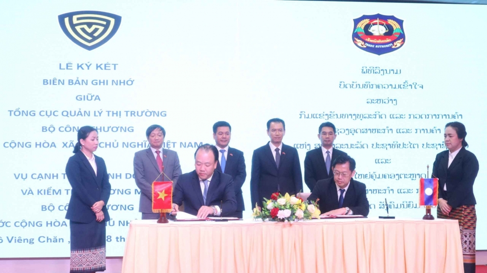 Việt Nam - Lào: Tăng cường hợp tác trong lĩnh vực Quản lý thị trường