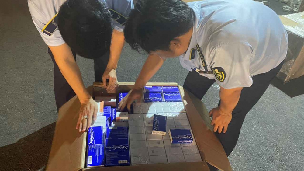 Tạm giữ lô tân dược trị giá 7 tỷ đồng trong sân bay Tân Sơn Nhất