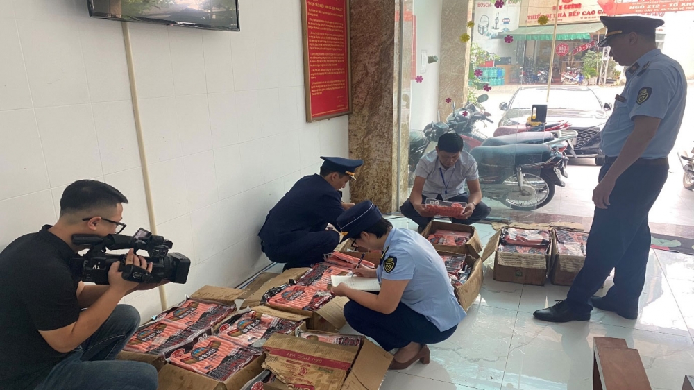 Lực lượng Quản lý thị trường triển khai “Tháng hành động vì an toàn thực phẩm” năm 2024